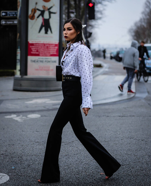 Street Style, Fall Winter 2019, Paris Fashion Week, France - 01  - Foto, imagen