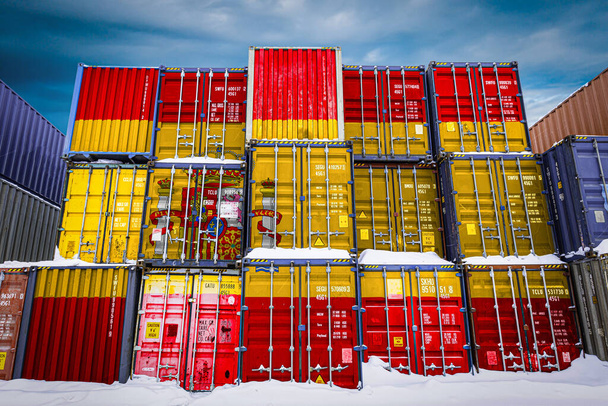 輸入業者、輸出業者による貨物の保管の概念 - 写真・画像