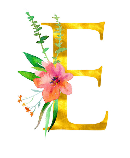 Altın klasik E harfi suluboya çiçek ve yapraklarla süslenmiş, beyaz arka planda izole edilmiş. Düğün davetiyeleri, posterler, kartlar, ev dekorasyonu ve diğer kavramlar için lüks tasarım. - Fotoğraf, Görsel