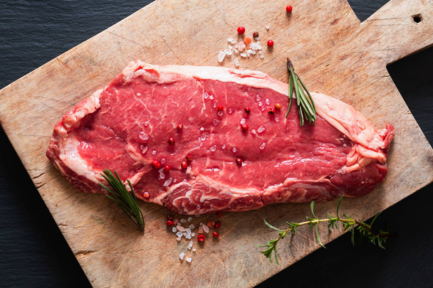 Food concept organic glass feed raw meat filet beef steak on bla - Zdjęcie, obraz