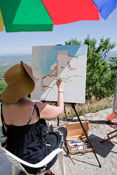 Woman painting on canvas near the castle of Sabiote - Foto, afbeelding