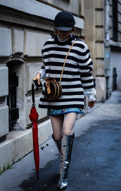 Street Style, Fall Winter 2019, Paris Fashion Week, France - 02  - Foto, immagini