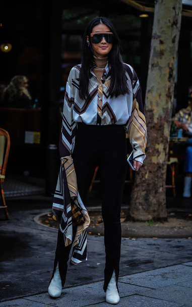 Street Style, őszi tél 2019, Párizs Fashion Week, Franciaország - 02  - Fotó, kép