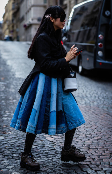 Street Style, Fall Winter 2019, Paris Fashion Week, France - 02  - Фото, зображення