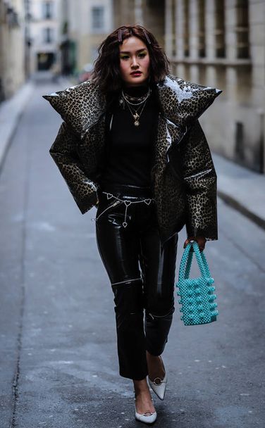 Street Style, Fall Winter 2019, Paris Fashion Week, France - 03  - Foto, Imagem