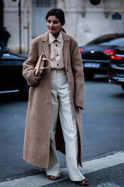 Street Style, Fall Winter 2019, Paris Fashion Week, France - 03  - Foto, Bild