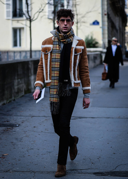 Street Style, Fall Winter 2019, Paris Fashion Week, France - 04  - Fotografie, Obrázek