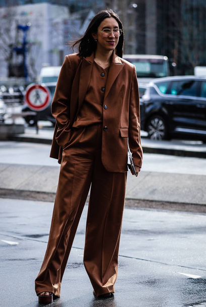 Street Style, Otoño Invierno 2019, Semana de la Moda de París, Francia - 04
  - Foto, Imagen