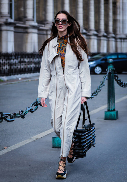 Street Style, Fall Winter 2019, Paris Fashion Week, France - 28  - Fotografie, Obrázek