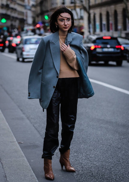 Street Style, Fall Winter 2019, Paris Fashion Week, France - 28  - Zdjęcie, obraz