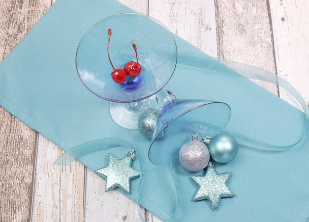 slavnostní vánoční nový rok martini sklo a maraschino třešeň - Fotografie, Obrázek