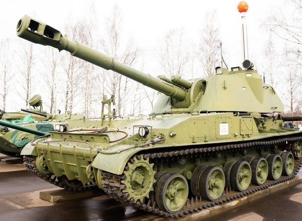 Rus askeri teçhizatı, modern tanklar, savaş silahları - Fotoğraf, Görsel