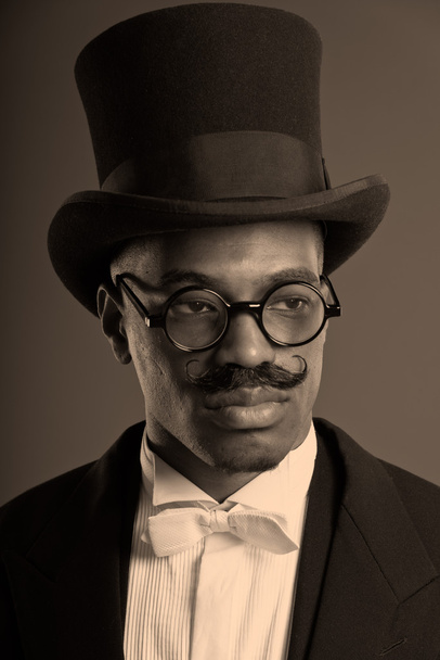 Retro afro Amerikan dickens scrooge bıyıklı adam. b giyiyor - Fotoğraf, Görsel