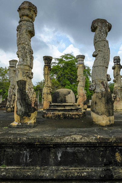 Latha-Mandapaya in Polonnaruwa, Sri Lanka. - Foto, imagen