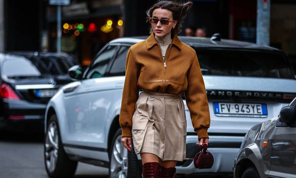 MILANO, Italia- 19 settembre 2019: Mary Leest in strada durante la Milano Fashion Week
. - Foto, immagini