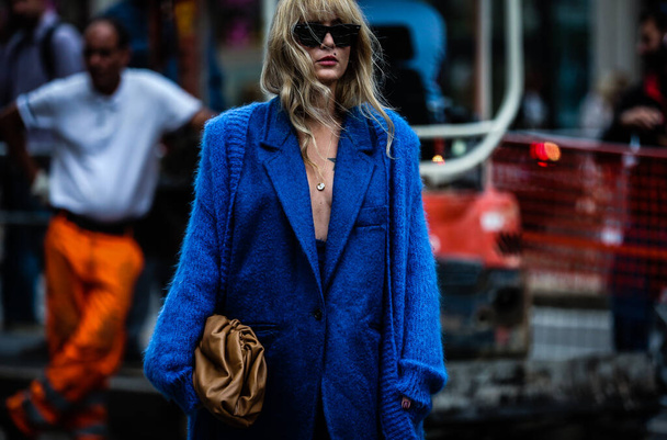 MILAN, Italie- 19 septembre 2019 : Eleonora Carisi dans la rue pendant la Fashion Week de Milan
. - Photo, image