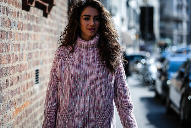 МИЛАН, Италия - 21 сентября 2019 года: Джессика Кахавати на улице во время Недели моды в Милане
. - Фото, изображение