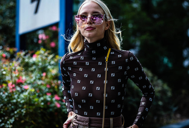 Milan, İtalya - 19 Eylül 2019: Leonie Hanne Milano Moda Haftası 'nda sokakta. - Fotoğraf, Görsel