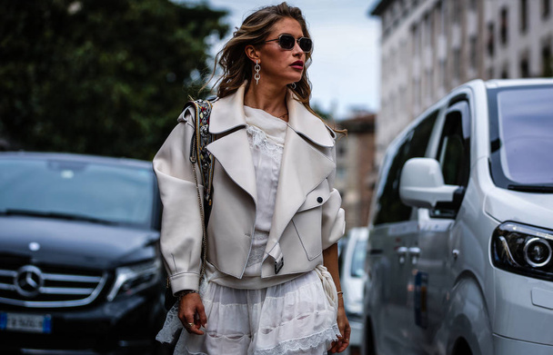 МИЛАН, Италия - 20 сентября 2019 года: Майя Мальнар на улице во время Недели моды в Милане
. - Фото, изображение