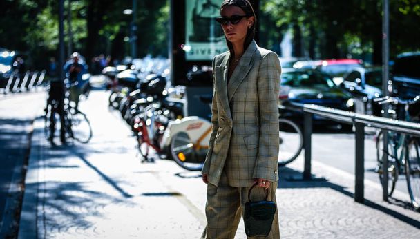 MILANO, 21 settembre 2019: Alice Barbier in strada durante la Milano Fashion Week
. - Foto, immagini