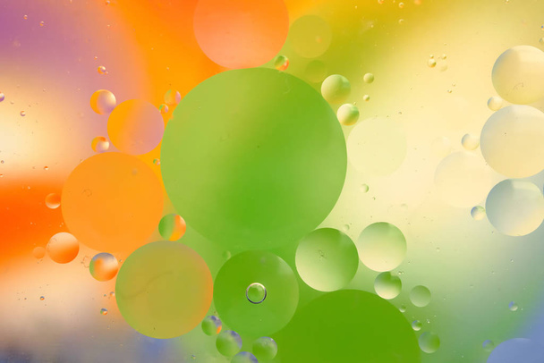 close up of colorful oil and water bubble. - Foto, Bild