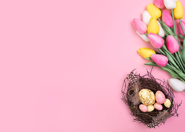 Easter background with eggs and flowers. Template for text - Foto, Bild