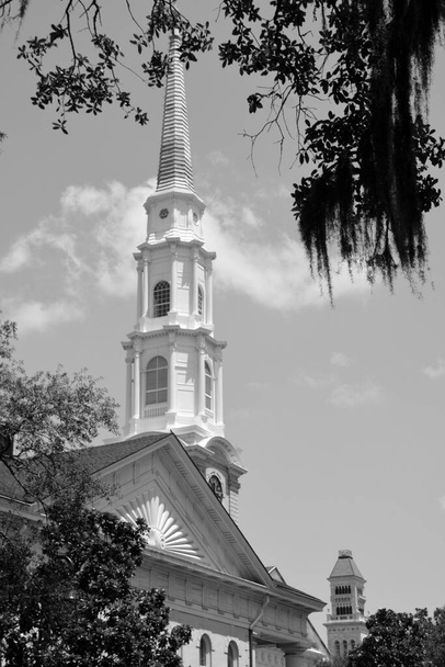 SAVANNAH GEORGIA USA 06 27 2016: Independent Presbyterian Church Parishioners and locals refer to the English restoration style church  - Foto, Bild