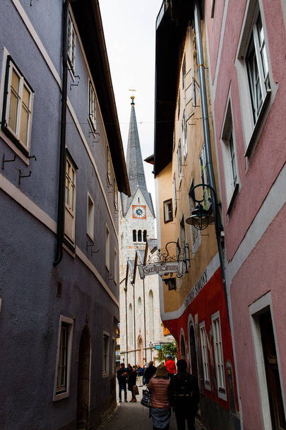 HALLSTATT, AUSTRIA - MAY 7, 2019: Austria, Hallstatt historical village. UNESCO world heritage site, old European architecture. Hallstatt is iconic world landmark. - Foto, imagen