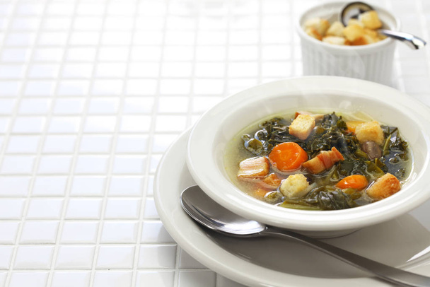 olla como sopa, cocina del sur
 - Foto, Imagen