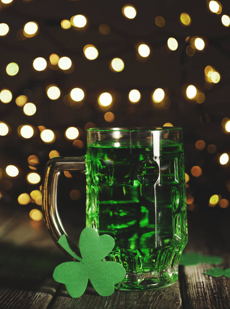Green beer on wooden background with bokeh. Patrick's day background. - Fotoğraf, Görsel