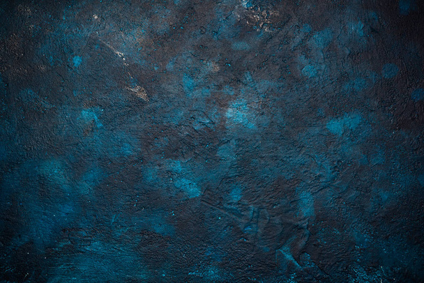 Concreto pintado de fondo azul y oscuro
. - Foto, imagen