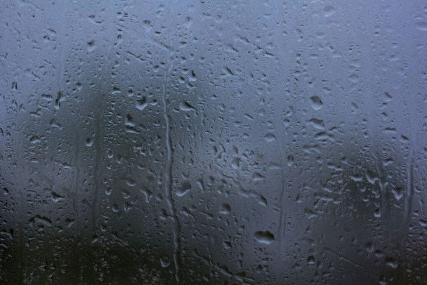 Esőcseppek az üvegfelületre. - Fotó, kép