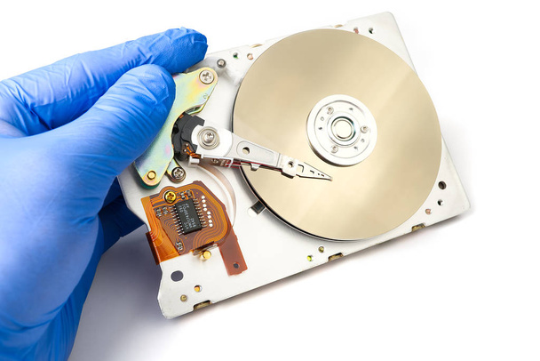 ハードディスクドライブHdd 、ハードディスク、ハードドライブ、または固定ディスクは、磁気ストレージを使用して1つまたは複数の剛性を急速に使用してデジタルデータを保存および取得する電気機械式データストレージデバイスです。 - 写真・画像