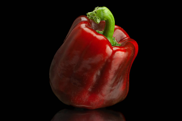 Sladká hnědá paprika zelenina skupina izolované na černém pozadí - Fotografie, Obrázek