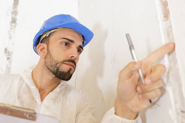 young man inspecting building site - Φωτογραφία, εικόνα