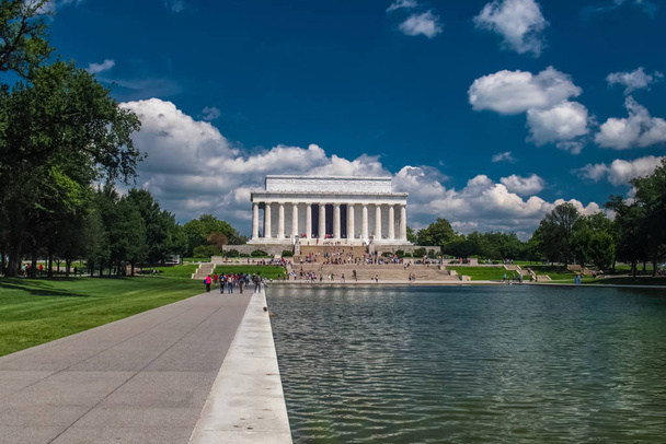 Washington, Amerikai Egyesült Államok - 2017. június 23.: A Lincoln Memorial, emlékeztetve, hogy minden ember szabad legyen - Fotó, kép