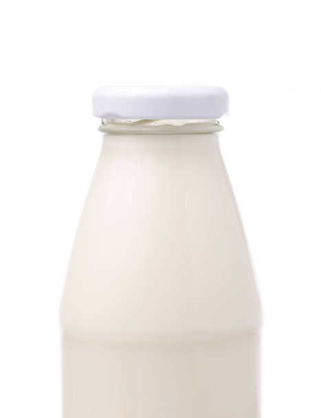 fehér alapon izolált tejes üveg - Fotó, kép