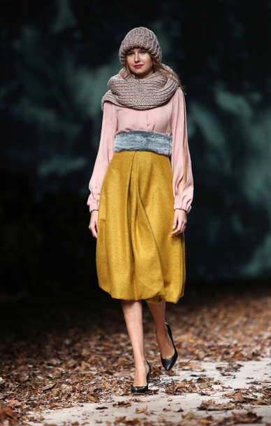 modelka na sobě oblečení navrhl sonja lamut na cro porter show - Fotografie, Obrázek