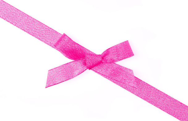 Розовый лук на белом фоне
 - Фото, изображение