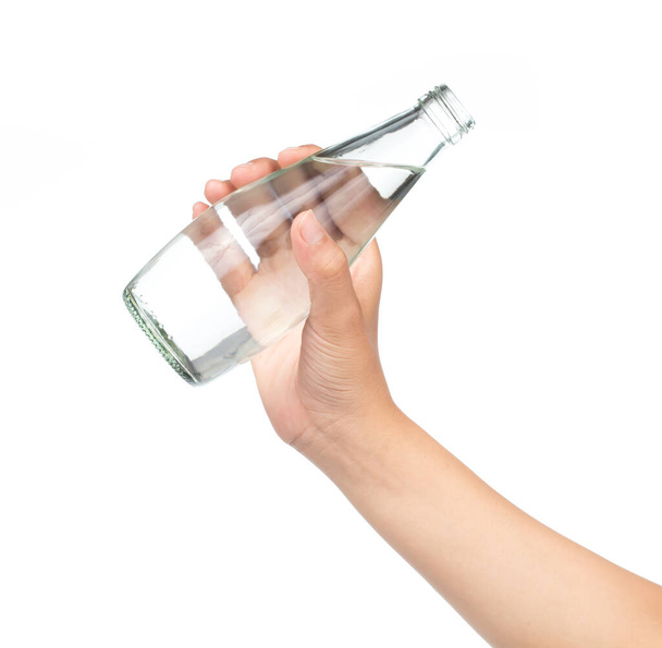 Hand met fles water geïsoleerd op witte achtergrond - Foto, afbeelding