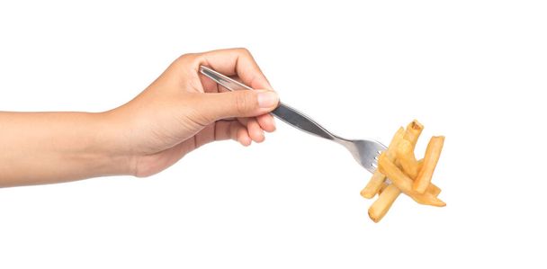 mão segurando batatas fritas por garfo isolado no fundo branco
 - Foto, Imagem