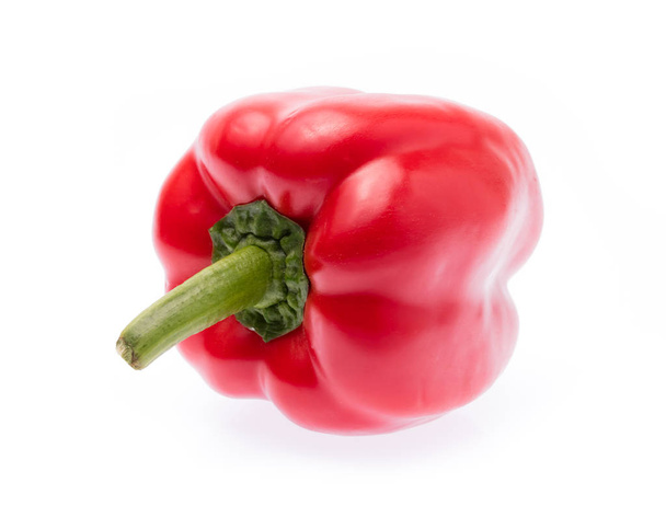 Сладкий красный перец, выделенный на белом фоне - Фото, изображение