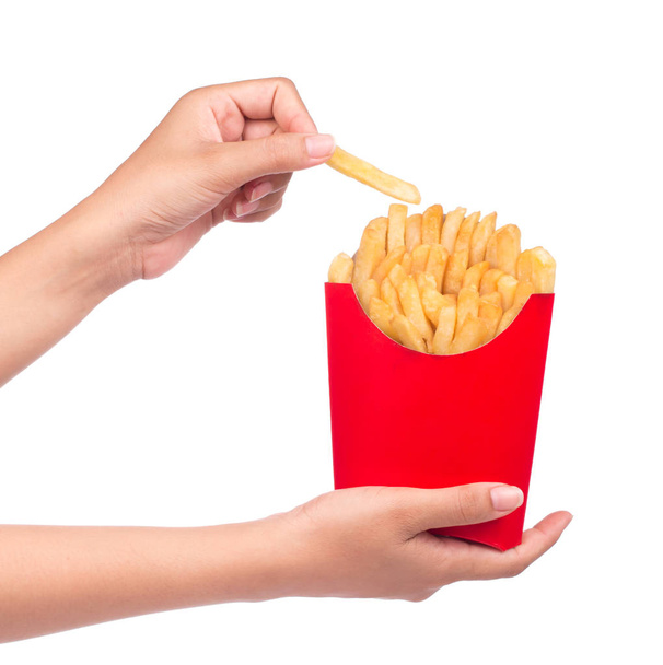 main tenant des frites dans un sac en papier rouge isolé sur fond blanc
 - Photo, image