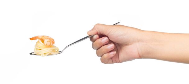 рука держа макароны креветок спагетти на ложке изолированы на белом фоне
 - Фото, изображение