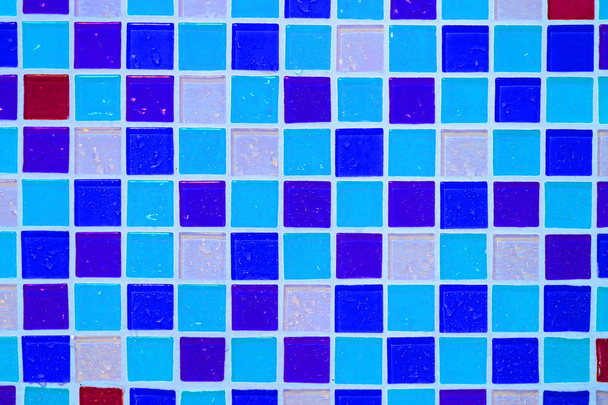 parete di piastrelle di ceramica colorata in bagno
 - Foto, immagini
