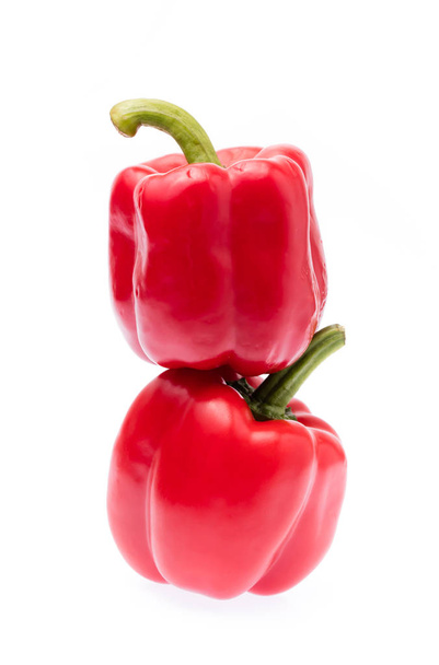 Dolce peperone rosso isolato su sfondo bianco - Foto, immagini