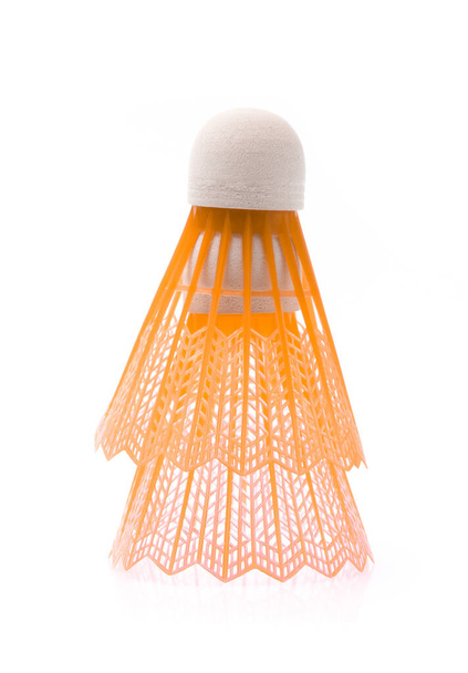 navettes en plastique couleur badminton isolées sur fond blanc
 - Photo, image