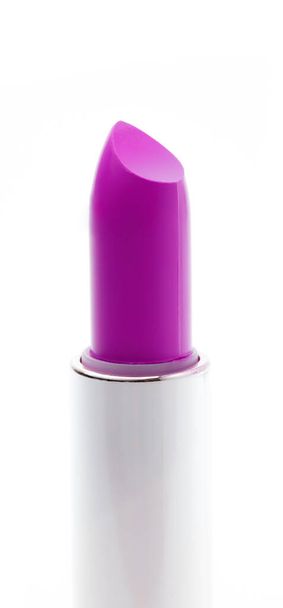Rouge à lèvres violet isolé sur fond blanc
. - Photo, image