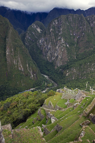 Machu Picchu, La Ciudad Perdida de los Incas, Cordillera Andina en Perú
   - Foto, imagen