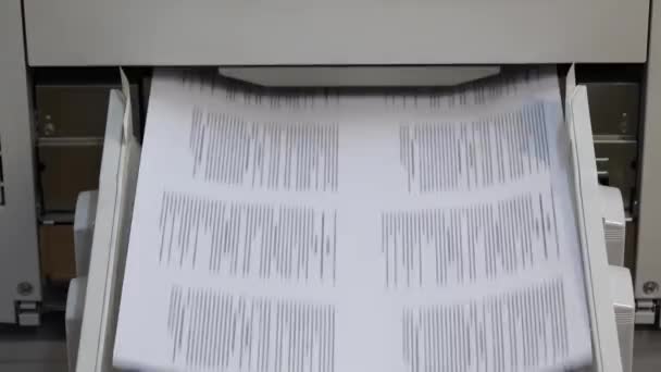 Risograph. Schnelles Drucken mehrerer Kopien. Druckereigeräte - Filmmaterial, Video
